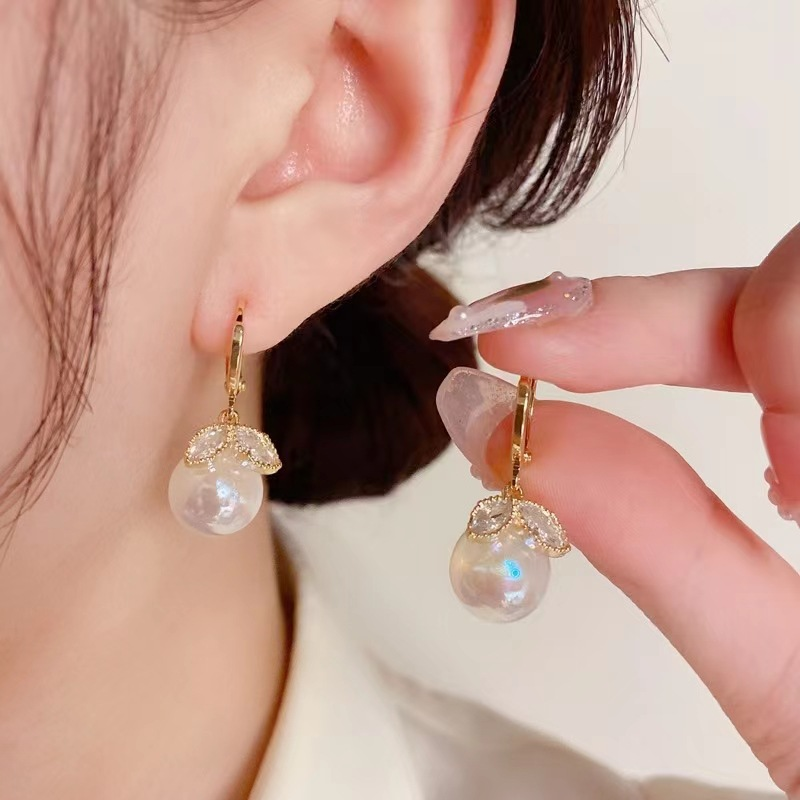 Women's earrings Fashion Versatile Leaf Mermaid Ear Buckle Female Internet Celebrity Personality Unique Creative High Quality Earrings_voghion.com