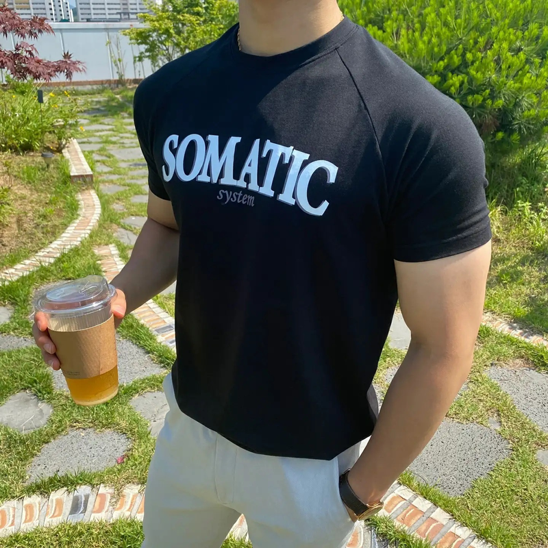 Muscle Frühjahr/Sommer Neue Herren-Sport-, Freizeit-, Lauf- und Fitnessanzüge mit Eisen-Stripping-Übungs-Baumwoll-Elastik_voghion.com