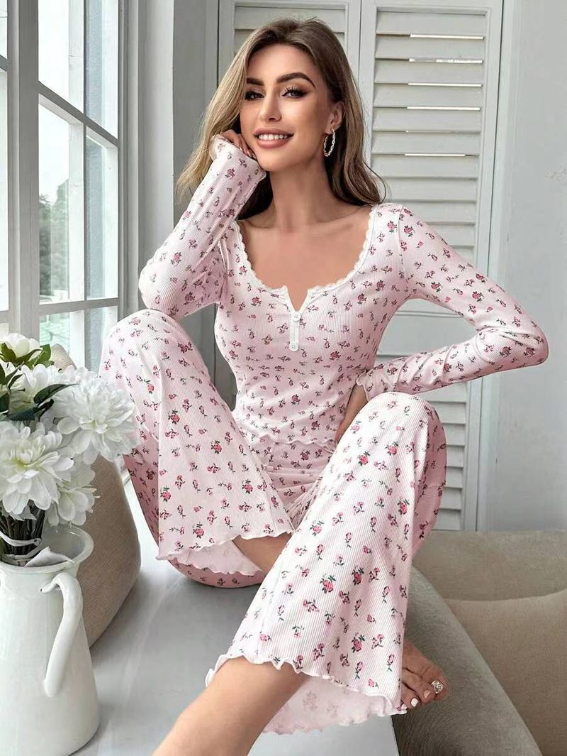 V-hals loungewearset – comfortabele, rekbare lange broek en top met lange mouwen (S/M/L/XL, meerdere prints)_voghion.com