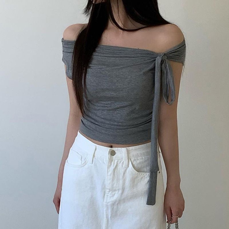 Top in maglia irregolare con nastro annodato dal design personalizzato per donna con scollo a spalle scoperte, maglietta estiva slim fit tinta unita di base_voghion.com