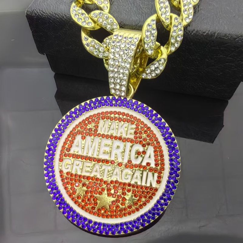 Collana da uomo con ciondolo in lega con lettera MAKE AMERICA CREAT AGAIN, con diamanti colorati_voghion.com