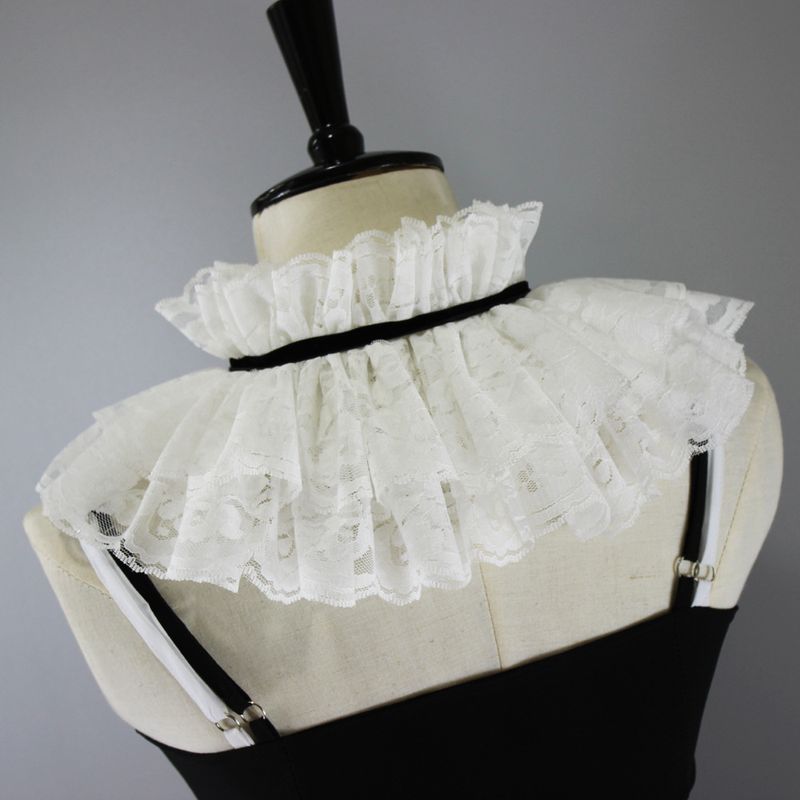 Camada dupla com decoração de renda e gola xale preta de fungo_voghion.com