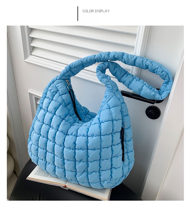 Cloud Bag Wrinkle Bag per le donne 2024 Nuove borse alla moda Hobos di grande capacità in nylon casuall borse a tracolla Bubble Crossbody Pack_voghion.com