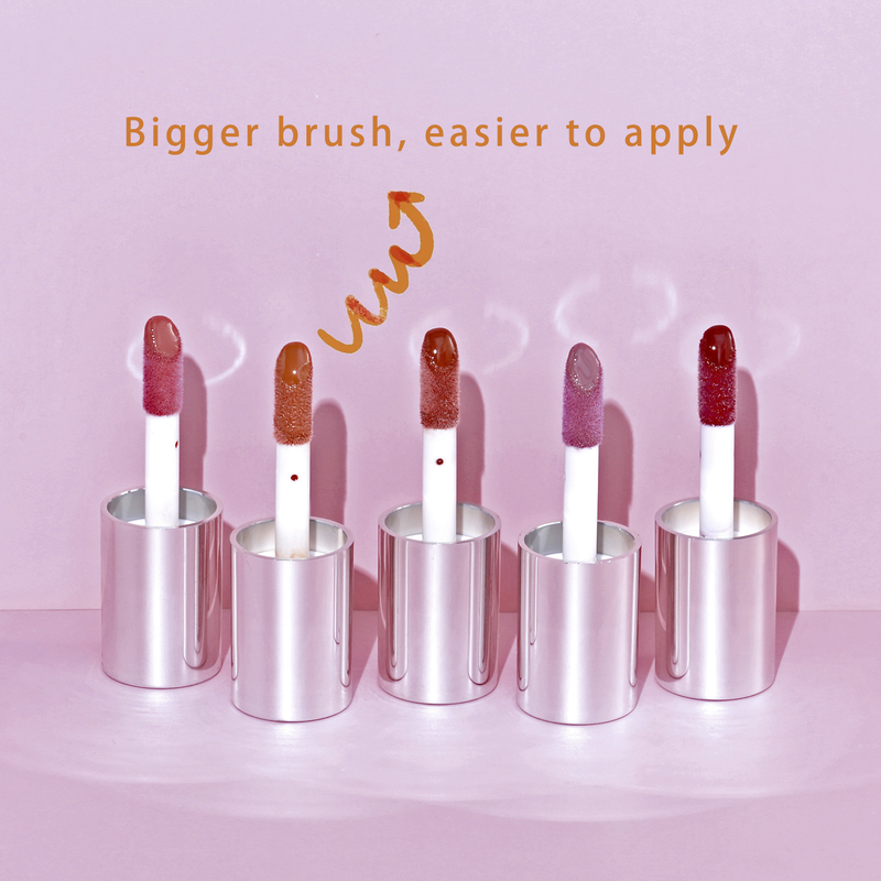Nude-Creme-Textur, satte Farbe, Highlight-Spiegel, Highlight-Lipglasur, Lipgloss mit Wasserlicht._voghion.com