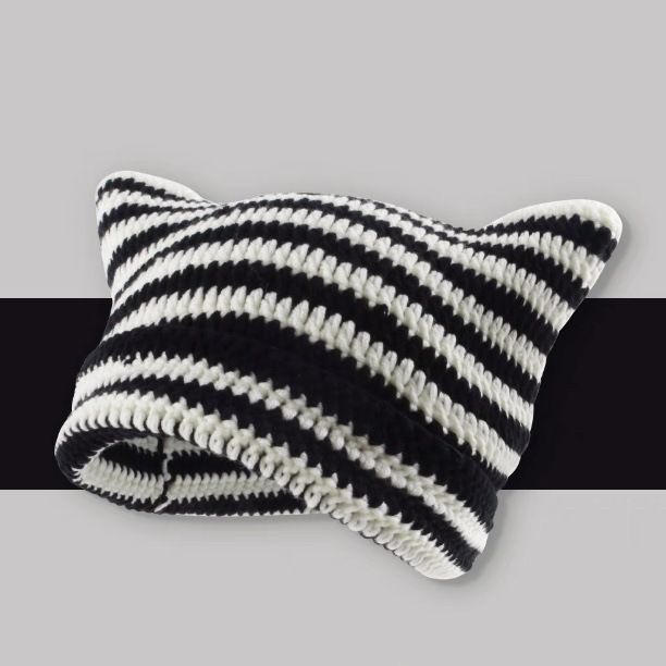Cappello invernale lavorato a maglia caldo con orecchie di gatto a righe fatto a mano da donna, stile piccolo diavolo autunnale_voghion.com
