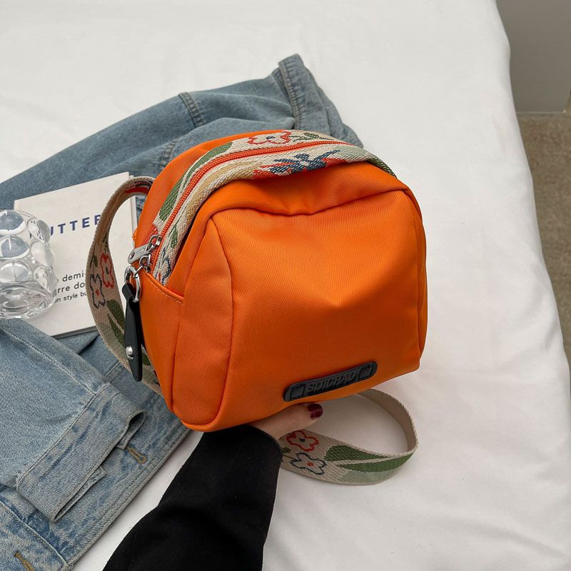 2025 Nova Bolsa Feminina de Ombro Crossbody Primavera Verão Casual Lona Versátil Oxford Pano Shell_voghion.com