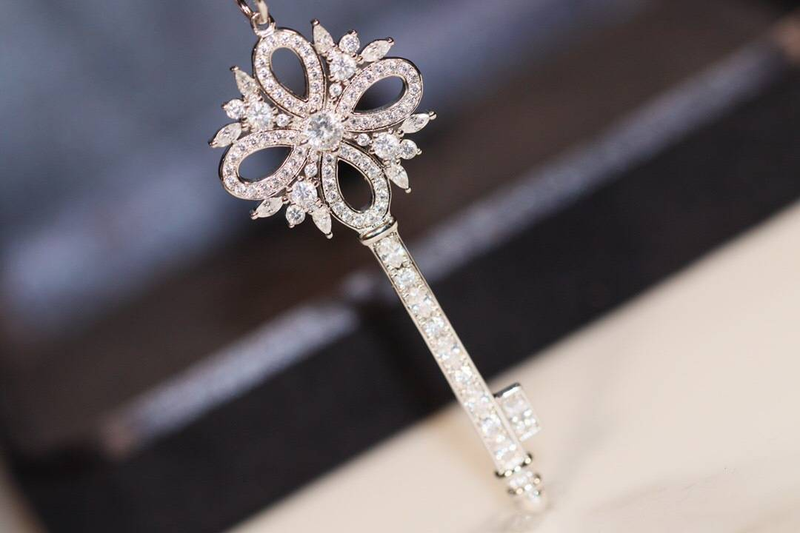 Collana con chiave a forma di fiocco di neve in stile romantico foresta con temperamento lussuoso pieno di zirconi e catena alta con clavicola_voghion.com