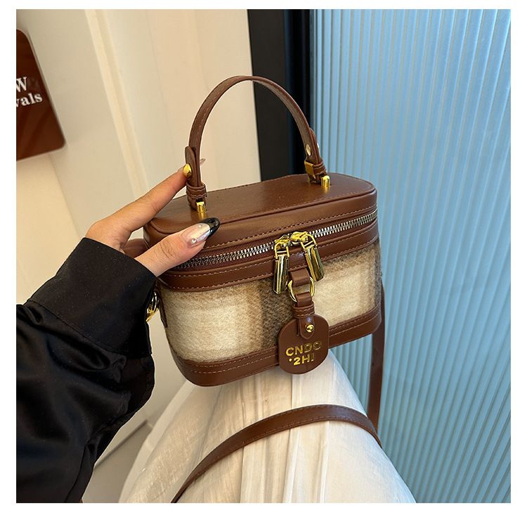 Leopard print hand-held box, woolen small square bs, plaid contrasting mouth red envelope, single shoulder crossbody_voghion.com