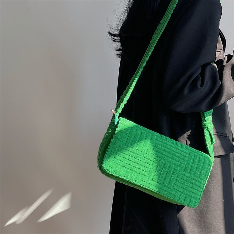 Borsa singola diagonale incrociata in velluto a coste versione coreana Instagram tracolla larga da donna 2024 nuova versatile piccola piazza_voghion.com