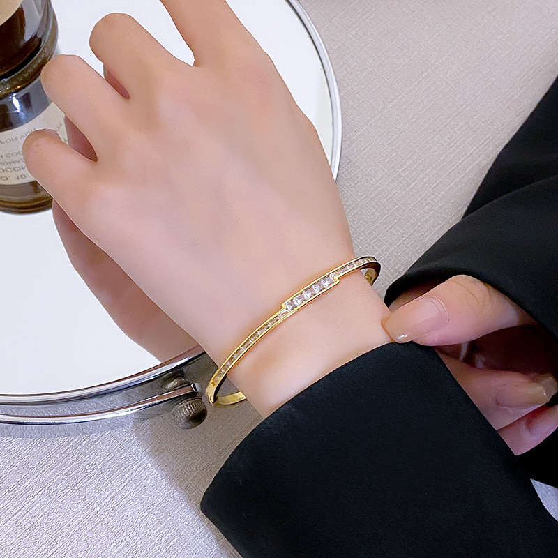 Real Gold Plated Square Zircon Splicing Clasp For Women Fashionable Light Micro Inlaid Full Diamond Bracelet_voghion.com