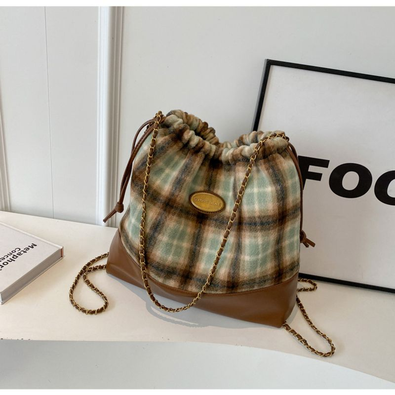 Zaino da donna in lana con catena, capacità grande, autunno e inverno, nuovo a tracolla, popolare, design di nicchia, morbido, sensazione di velluto, secchiello_voghion.com