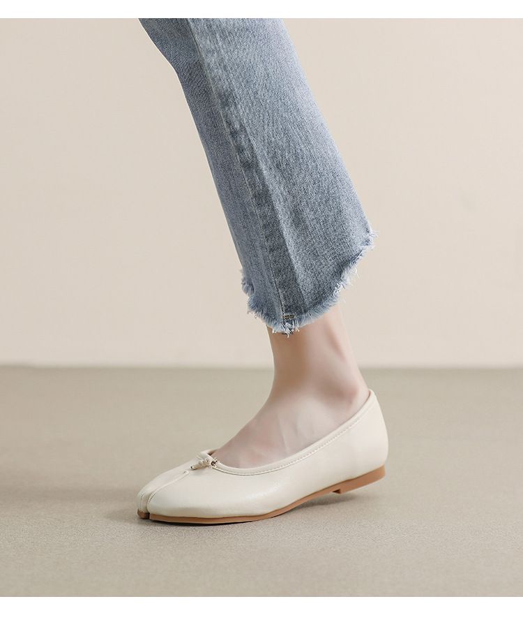 French Mary Jane Shoes Women's One-pedal Pig's Trotters Split-toe Flat-soled Single Shoes Soft-soled Shallow Mouth Large-size Women's Shoes_voghion.com