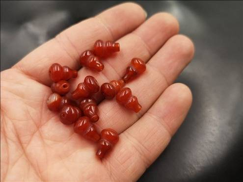 Preisgünstiges DIY-Zubehör aus Jade, dreidimensionaler kleiner Kürbisanhänger mit Durchgangsloch aus rotem Achat, Zubehör aus losen Perlen_voghion.com