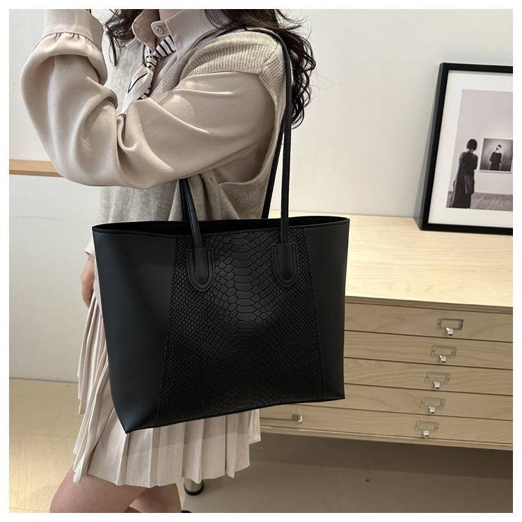 Large-capacity Simple Portable Tote Bag New Autumn And Winter Joker Advanced Commuter One-shoulder Underarm Bag_voghion.com
