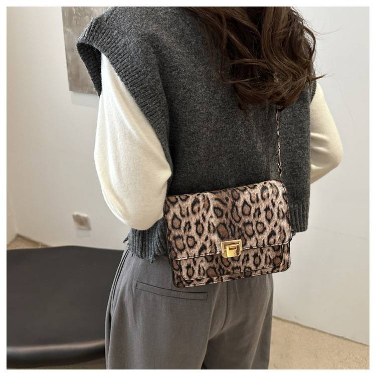 Leopard Print Fashion New One-shoulder Messenger Bag Simple Commuter Small Bag_voghion.com