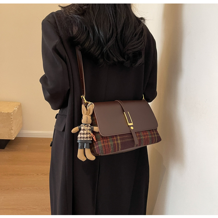 Årets populære lille veske for kvinner høst og vinter allsidig 2023 ny retro én-skulder crossbody-veske for kvinner teksturert liten firkantet veske_voghion.com