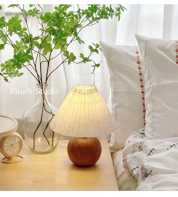 Lampada da comodino in ceramica nordica da tavolo plissettato, accogliente, romantica, semplice, in stile INS, stile femminile, di alta qualità._voghion.com