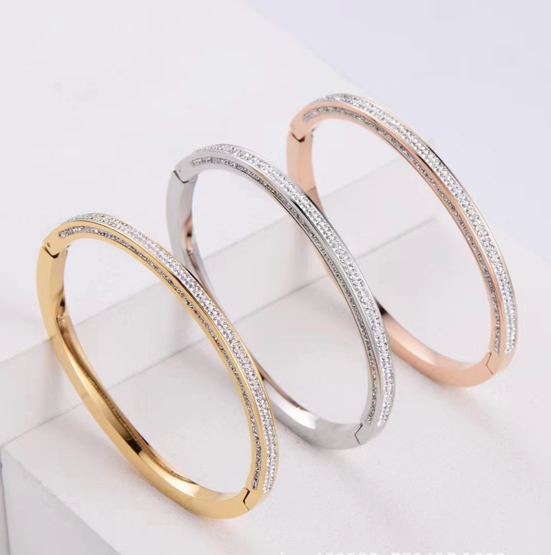 Nuovi stili multipli impermeabili in acciaio inossidabile con cerchi semplici tempestati di diamanti impilati, braccialetti da indossare, gioielli, regali per le vacanze_voghion.com