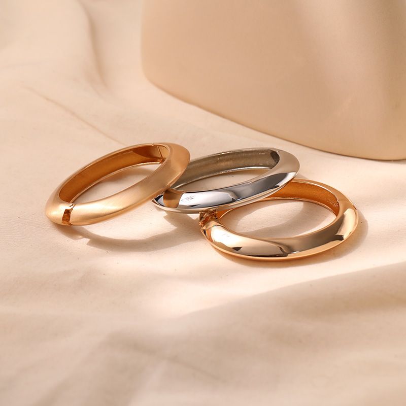 Bracelet pour femme tempérament, design de bracelet à cercle simple et lisse_voghion.com