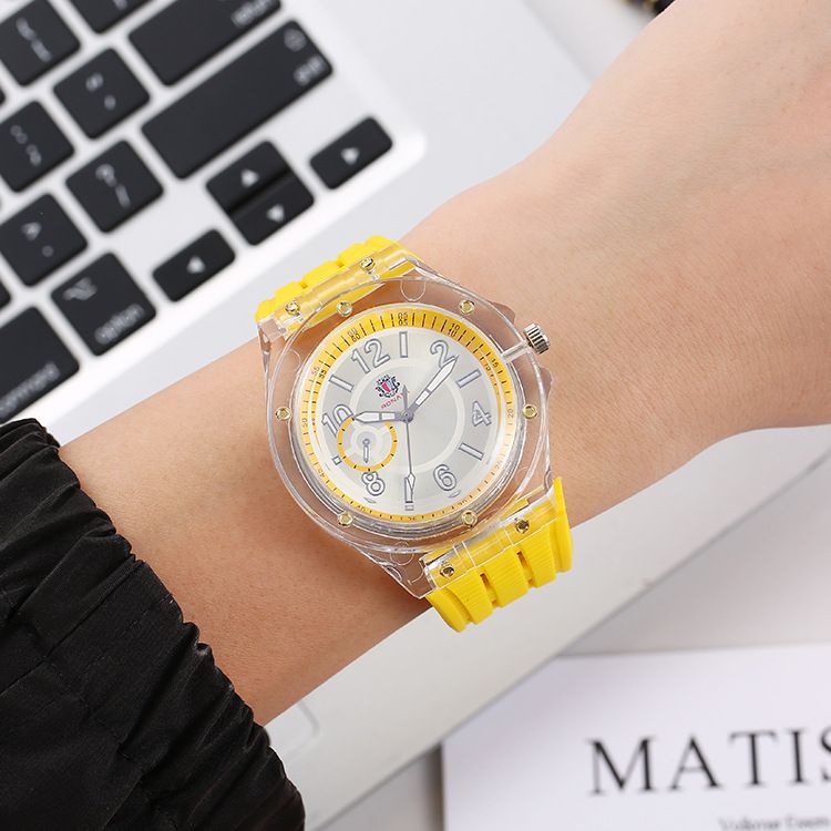 Nuevo reloj de estudiante con correa de plástico y diseño de celebridad de Internet de cuarzo con luz azul y caja transparente_voghion.com