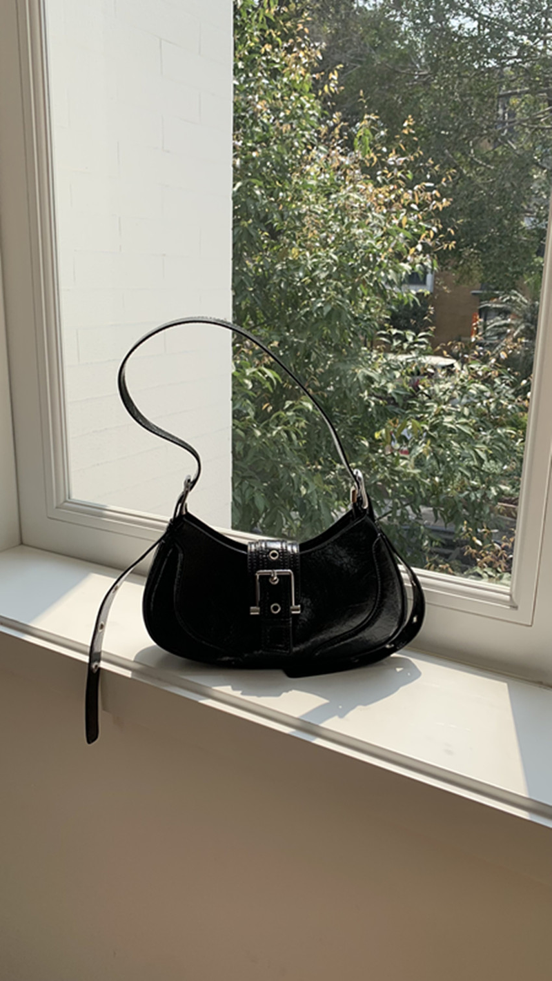 Lo stesso blogger coreano di Instagram per l'estate 2023 da donna nuova borsa sottobraccio per ragazza piccante, borsa a tracolla monospalla di nicchia_voghion.com