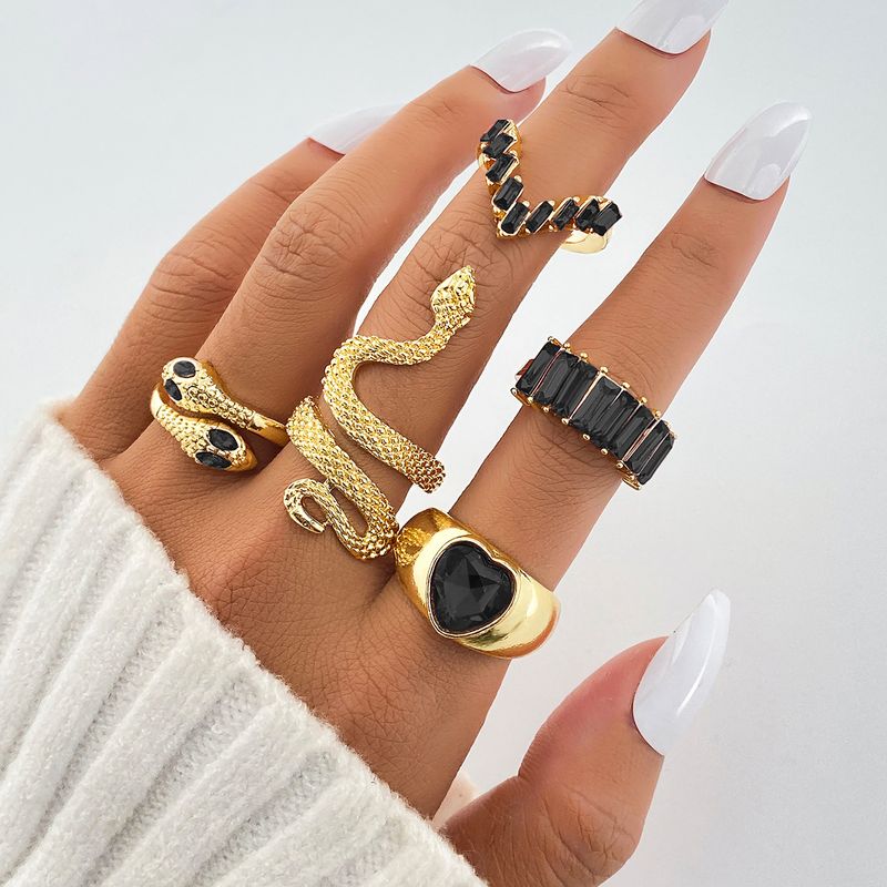 Set di anelli con gemme intarsiate geometriche retrò New Tide Individuality 2024, set di anelli in metallo liquido a quattro pezzi, Paty Jewelry_voghion.com