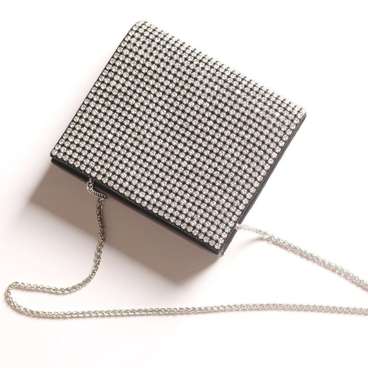 Borsa a tracolla piccola quadrata con tracolla a catena, nuova moda 2025 da donna_voghion.com