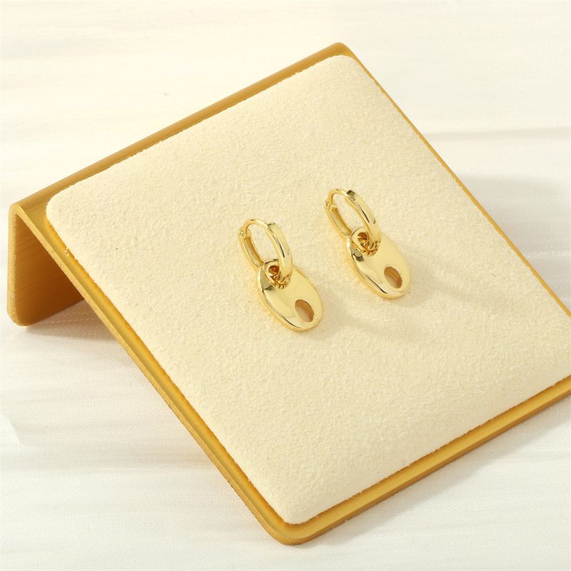 2025 New Fashion Pig Nose High-end Zircon Inlaid Versatile Cross-border Light Luxury Earrings_voghion.com