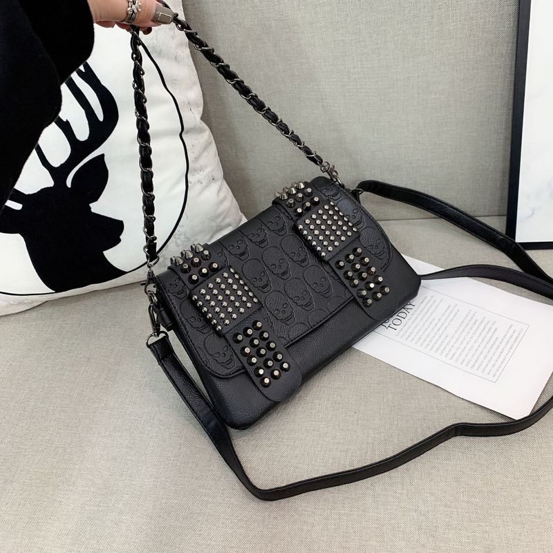 Borsa a tracolla vintage con tracolla a catena – Borsa a tracolla gotica punk con borchie a forma di teschio e laccetto da polso staccabile (tracolla regolabile in stile retrò boho)_voghion.com