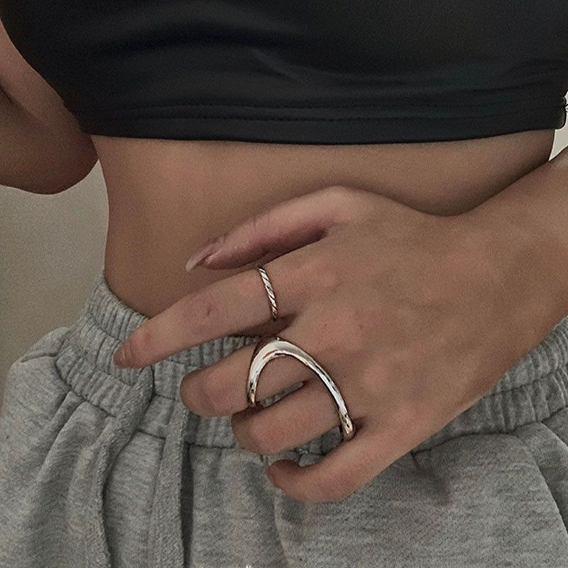 Blogger di celebrità coreana di Internet, stesso stile, doppio geometrico irregolare per le donne, indice di tendenza della moda di nicchia_voghion.com