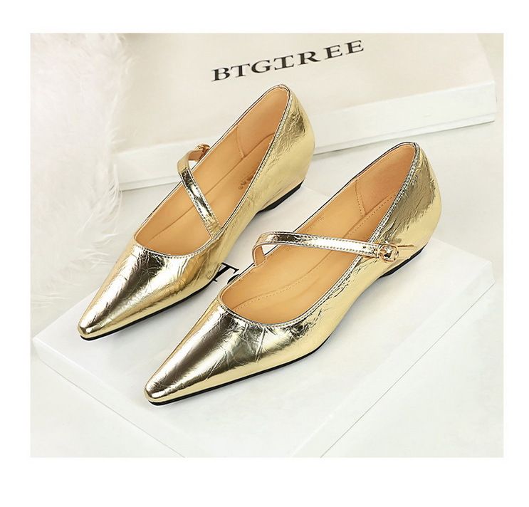 3683-13 Modische und stilvolle Damenschuhe mit flacher Öffnung, schrägem Absatz, diagonalem Strohhalm, dekorativem Handgriffmuster,_voghion.com