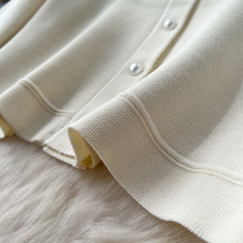 Elegantes Strickkleid- und Cardigan-Set – Perlenverziertes ärmelloses Etuikleid mit langärmligem Überwurf (Schwarz, Beige)_voghion.com