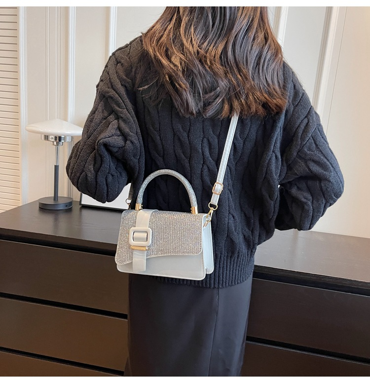 Taschen 2023 Neue Damentasche Gürtelschnalle Trendiges Nischendesign Handtasche Schlichte modische Schultertasche Damen Schräg_voghion.com