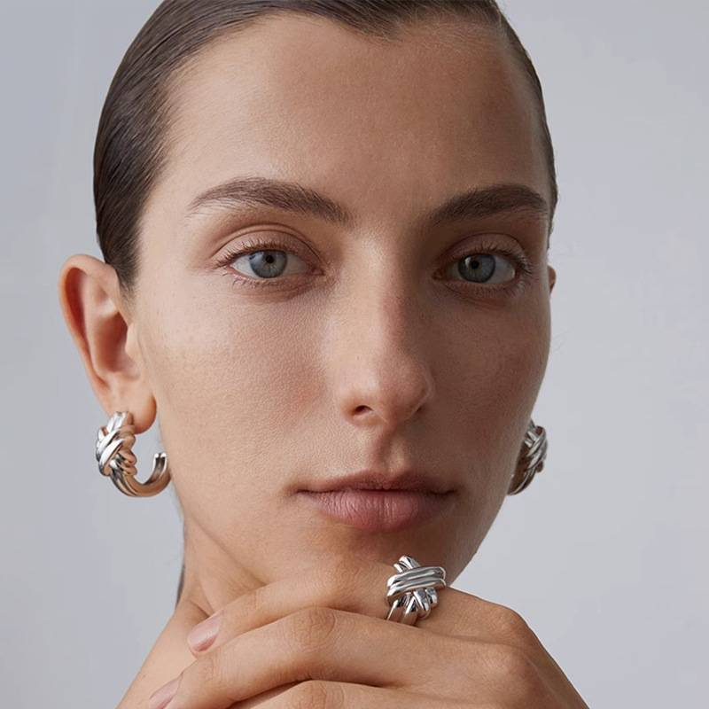 Orecchini a forma di C con avvolgimento di gioielli da donna, leggeri, di lusso, di alta qualità, alla moda francese, versatili, semplici._voghion.com