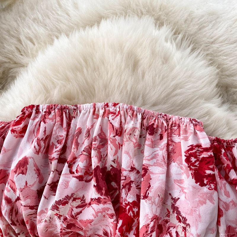 Completo da donna in stile resort, con monospalla, top a tubino a maniche corte e gonna a pieghe, due pezzi_voghion.com