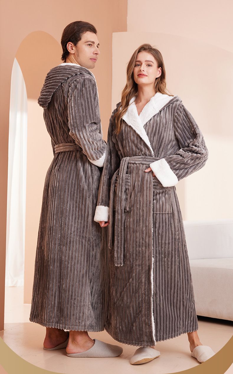 Herrenbekleidung extra lang Übergrößen geschnittenes Samtnachthemd mit Kapuze und Streifen für Paare Männer und Frauen Übergrößen Flanellbademantel Herbst und Winter_voghion.com