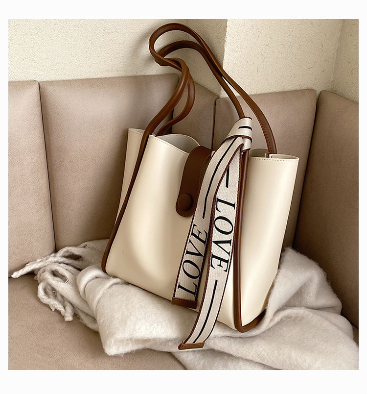 Large capacity spring for women in 2024, new and trendy single shoulder with a stylish texture, tote bag_voghion.com