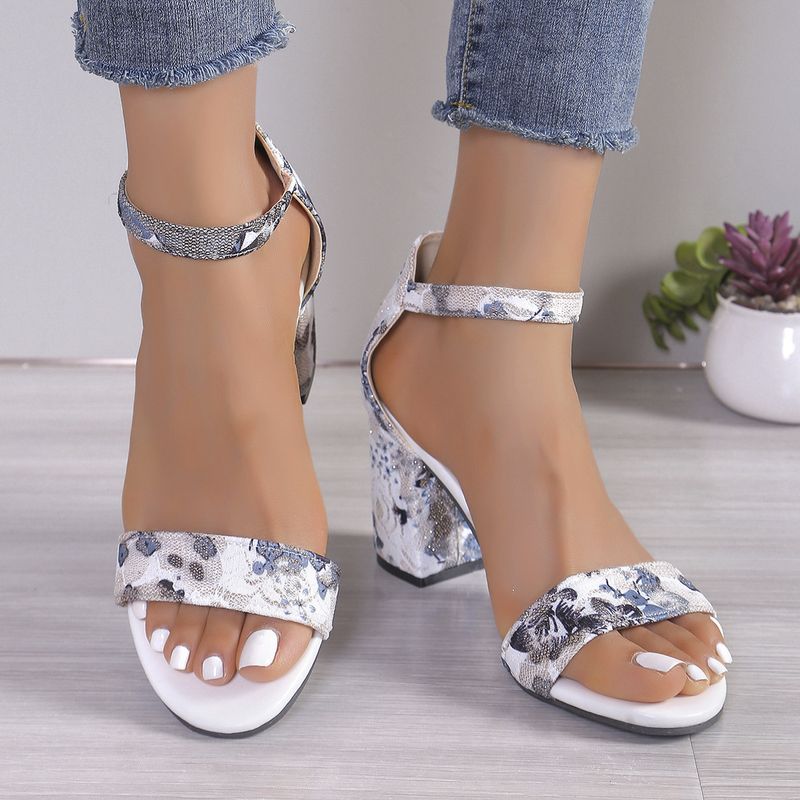 Grenzüberschreitende große römische Sandalen im europäischen und amerikanischen Stil für Damen im Sommer 2024. Neue Sandalen mit dicker Sohle und Keilabsatz und bedruckter Schnalle_voghion.com