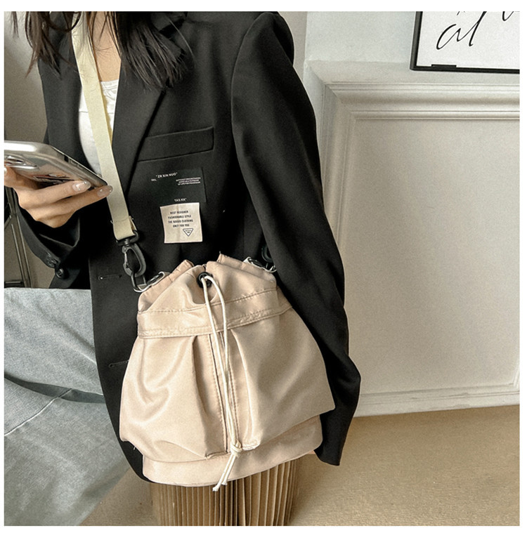 Eenzel Schëller-Crossbody-Täsch, Casual Schnürpäck, Liichtgewiicht Handtasche mat grousser Kapazitéit, Nylon-Eemertasch fir Fraen_voghion.com