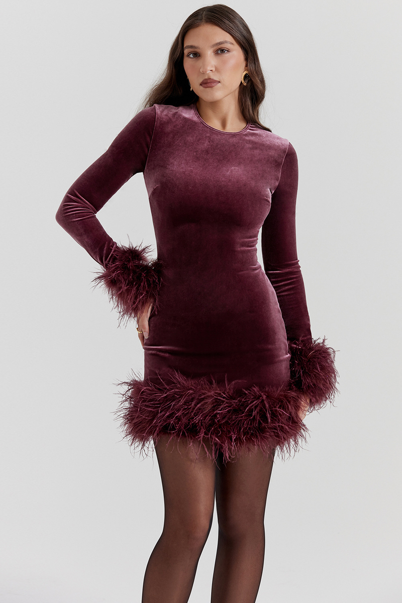 Strickkleid für Damenbekleidung mit schmaler Taille und schmaler Passform, mittellanger Herbst- und Winterrock mit langen Ärmeln und Fellbündchen und Saum_voghion.com
