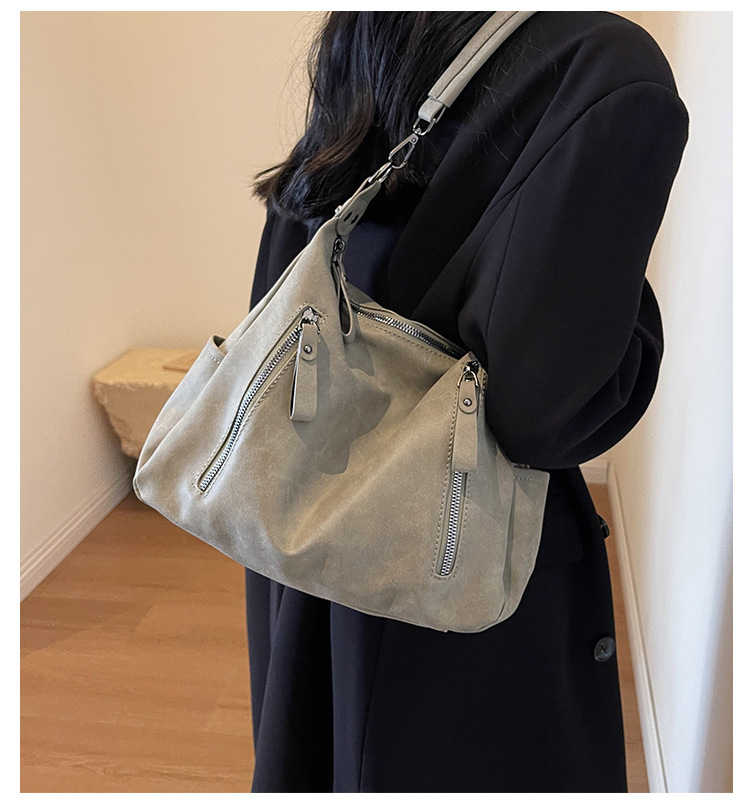 Sacs à bandoulière pour femme, avec une texture fine, pour les étudiantes en cours. Sac à bandoulière simple de grande capacité pour les déplacements quotidiens. Sacs fourre-tout._voghion.com