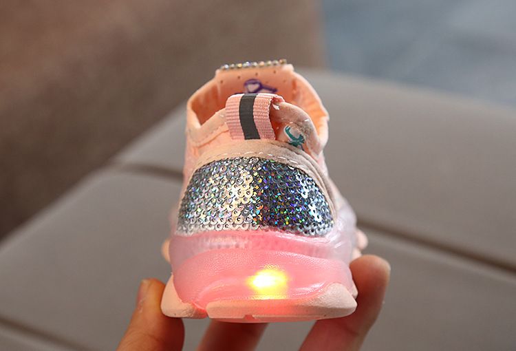 Frühling und Herbst Neue Wasser Diamant Pailletten Elastische Mädchen Anti slip LED Leuchtende kinder Schuhe_voghion.com