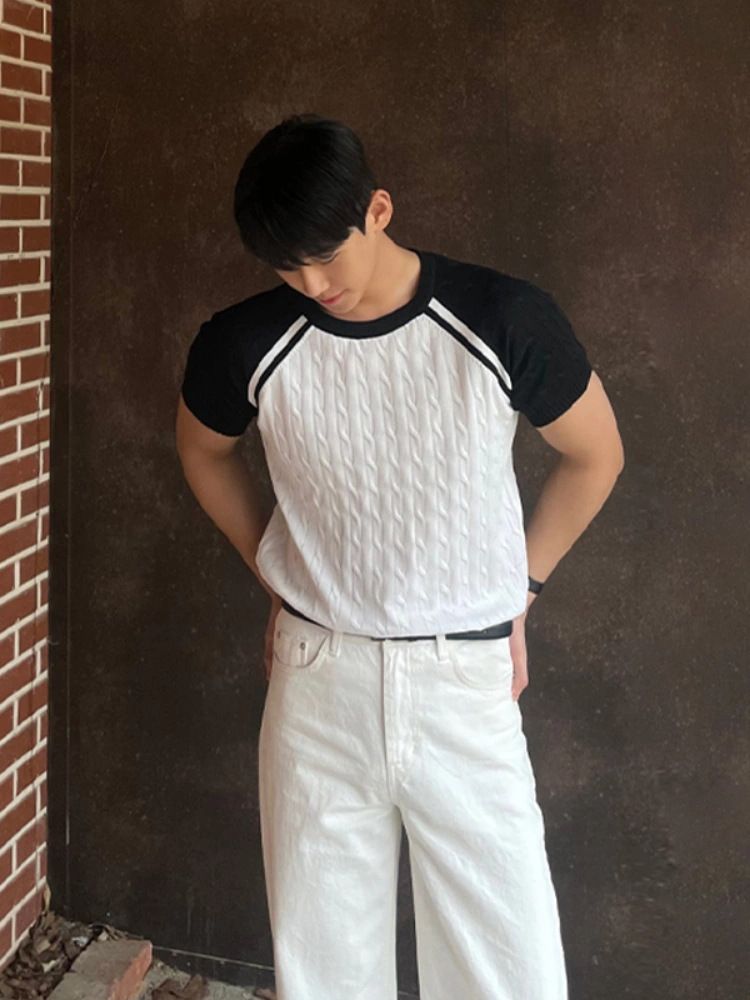 Maglia a maniche corte con collo rotondo color-block e vestibilità slim per uomo, nuova maglia estiva in stile coreano con design patchwork e trecce_voghion.com