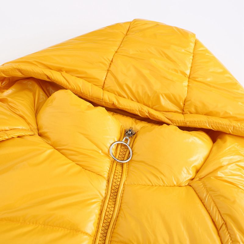 Giacca invernale leggera con cappuccio da donna, rivestimento impermeabile 20D, capospalla lucido a maniche lunghe per moda e comfort._voghion.com