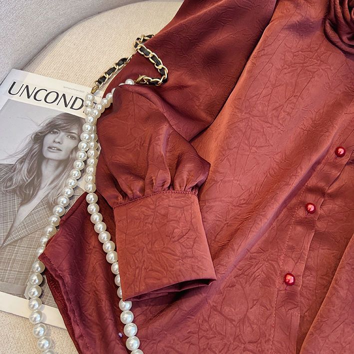 Camicetta floreale con collo alto e maniche a sbuffo – Elegante camicia in raso French Chic da donna, leggera camicetta a maniche lunghe con apertura frontale (rosso, marrone, nero)_voghion.com