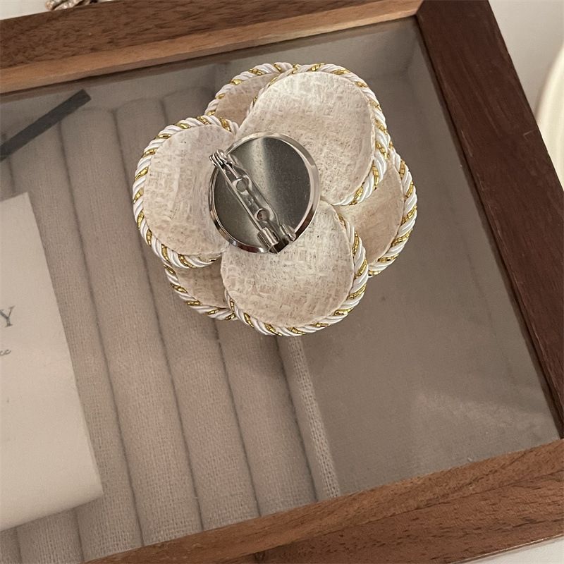 Modischer mittelalterlicher Clip, Nischen-Kamelienperlenbrosche, leichter Luxus, High-End-Gefühl, kleine duftende Brosche für_voghion.com