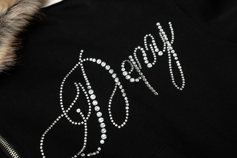 Moletom com capuz e zíper de inspiração vintage com gola de pele sintética e letras bordadas, corte curto de cintura alta, preto, M-GG, pulôver retrô de streetwear Y2K_voghion.com