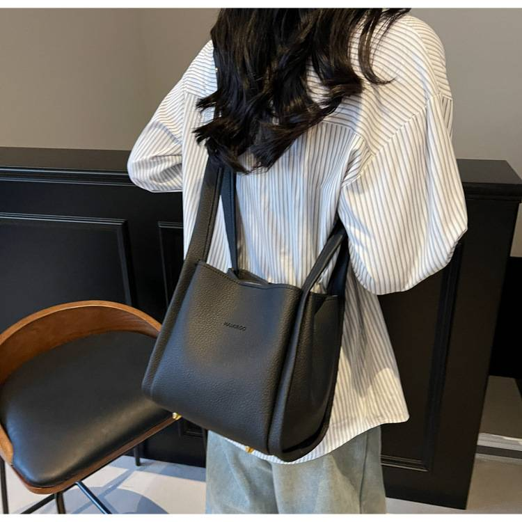 Zweiteilige, weiche Schultertasche mit Litschi-Muster für Mütter im Außenhandel. Neue, lässige, einfache, tragbare diagonale Tasche für das Leben._voghion.com