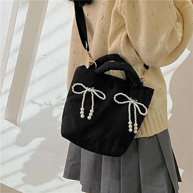 Nischendesign Feeling Bow Damen Perle 2024 Neue handliche, mit Baumwolle gefüllte kleine Umhängetasche mit einer Schulter_voghion.com