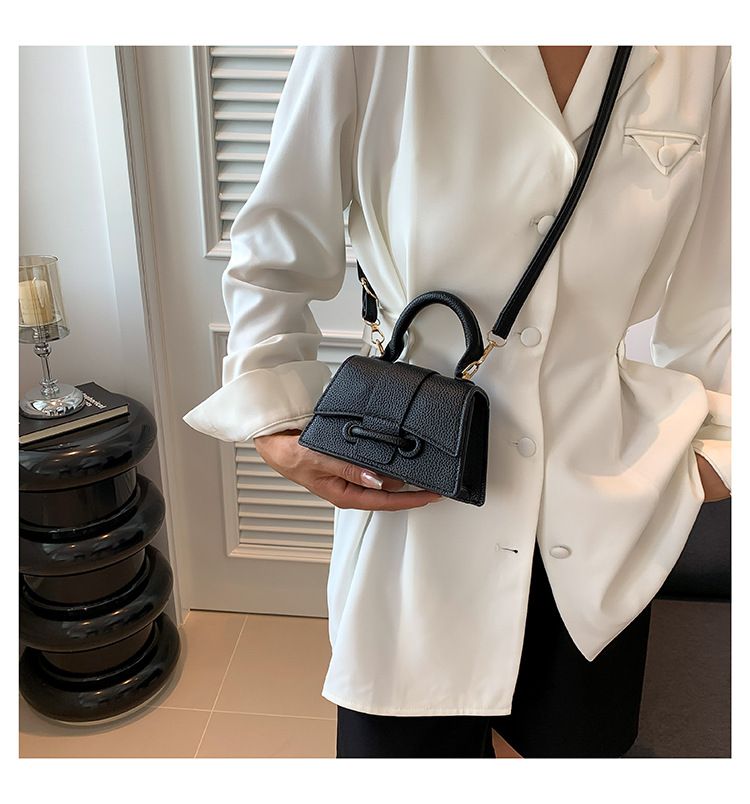 Modische und minimalistische Handtasche 2024 Neue modische Umhängetasche mit einer Schulter zum Pendeln, einfarbige kleine quadratische Tasche aus PU_voghion.com